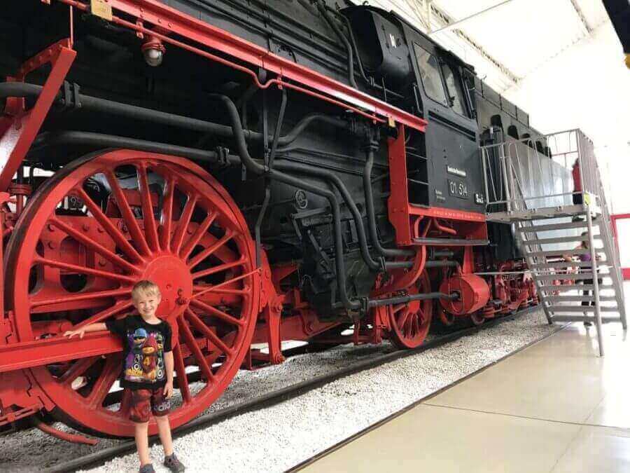 4 reasons what is stopping large companies from acting like startups.